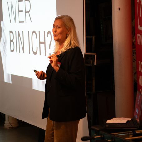 Susanne Maisch während einer Rede